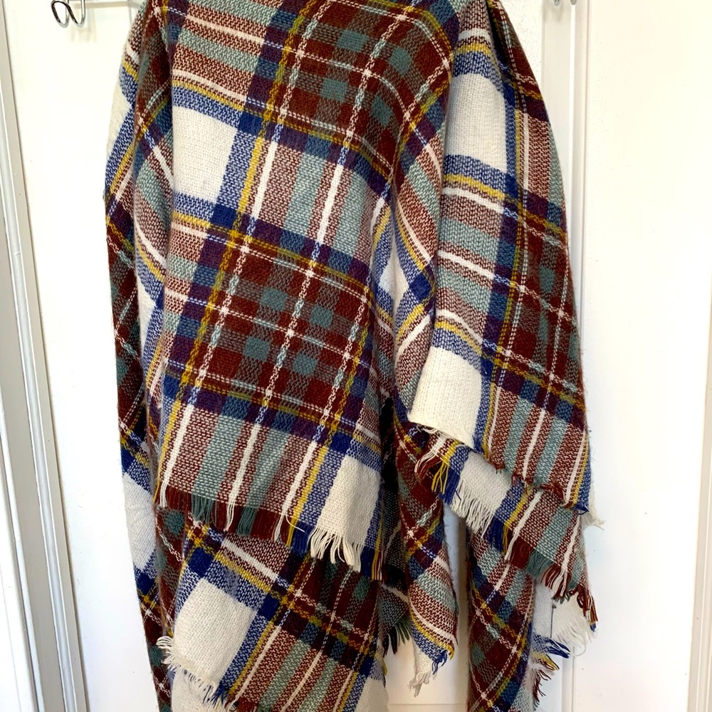 Shawl. Lightweight for fashion.
